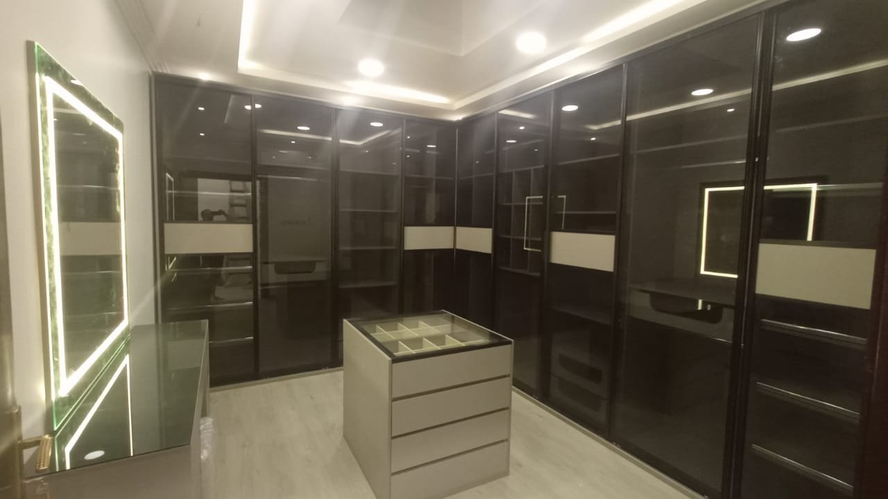 طاولة كافيه مربعة لون أسود من خبراء التميز